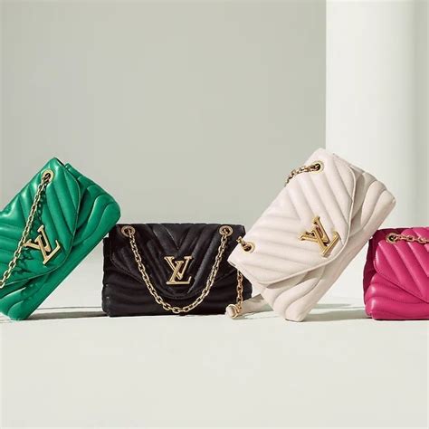 Louis Vuitton New Wave Chain Bag GM .